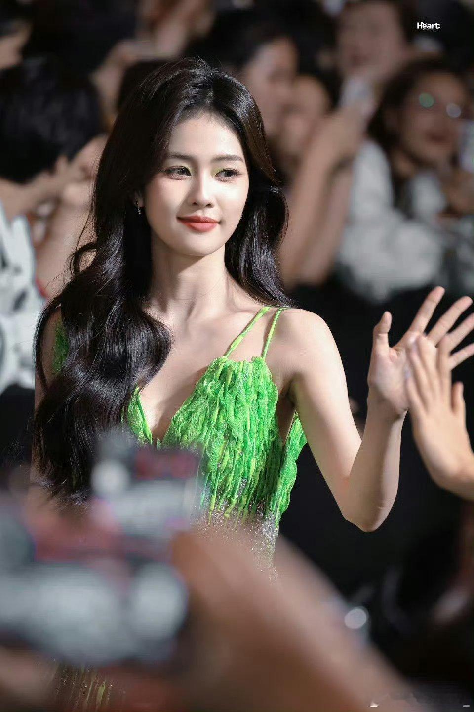 #白鹿泰国见面会绿毯#快来看啊[舔屏][舔屏]补药放过这位美丽的小宝，不得不说这