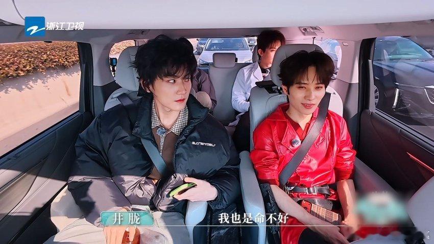 井胧说那年创造营命不好 井胧在《风华合伙人》聊创4，笑称自己命不好那届都能唱，周