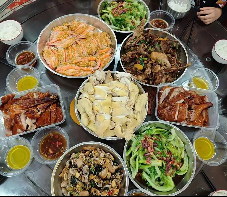 娘家，再也不是我的家了。
今天带着孩子回娘家吃饭，哥嫂突然对我说，小妹，你看什么