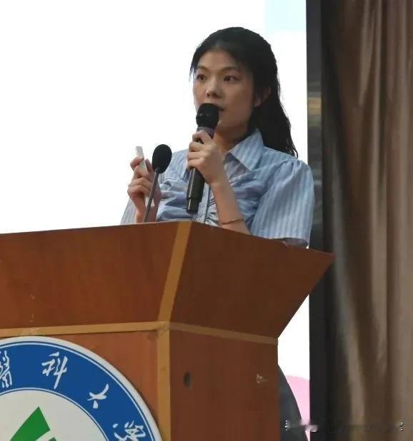 学业成绩第一的“实践达人”林紫涵，真棒！

林紫涵是公共卫生学院2022级预防医