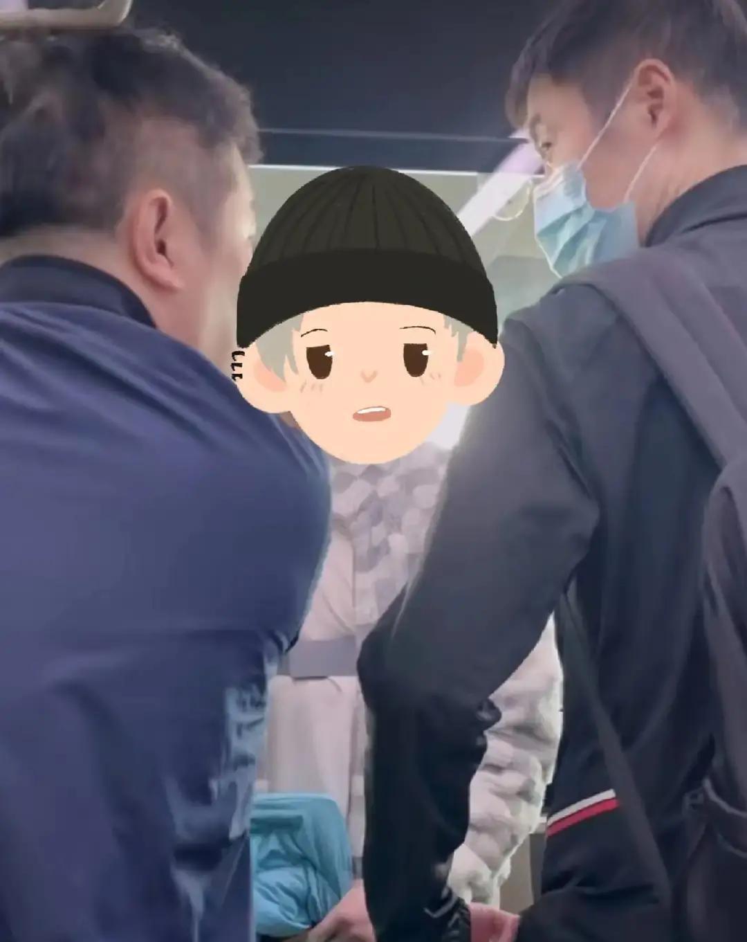 王楚钦香港退赛了。右肩肌肉拉伤，撑到混双半决赛实在打不了了。这没什么可嘲的，运动