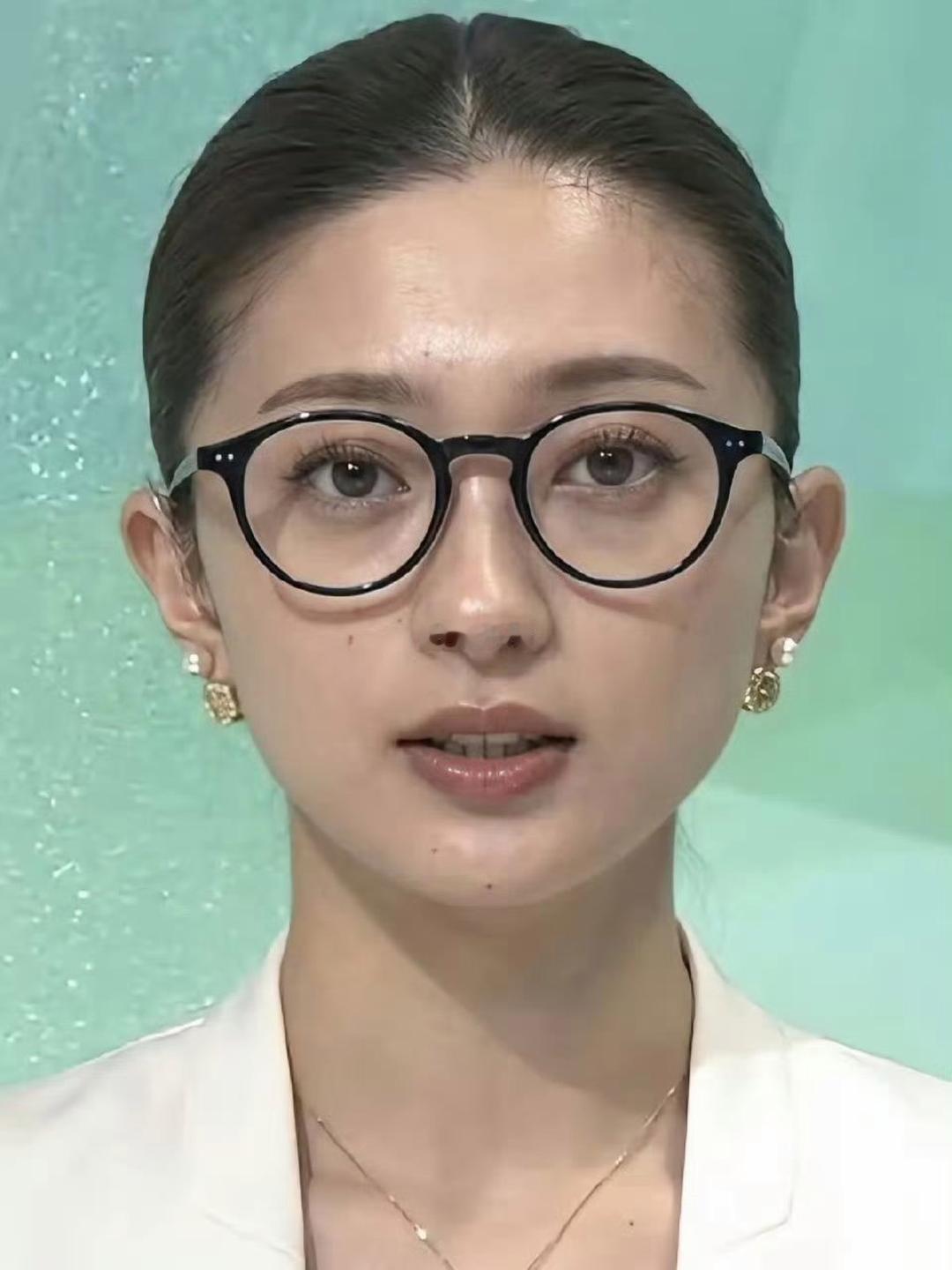 日本女主播因为素颜火了 紧急地震新闻来不及化妆 直接素颜出镜 