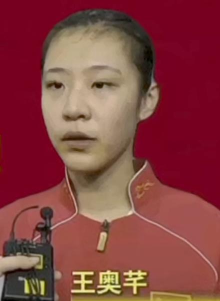 王奥芊：
“我不紧张”!
小小年纪
心智成熟淡定	王奥芊	
女排世联赛南京站
小