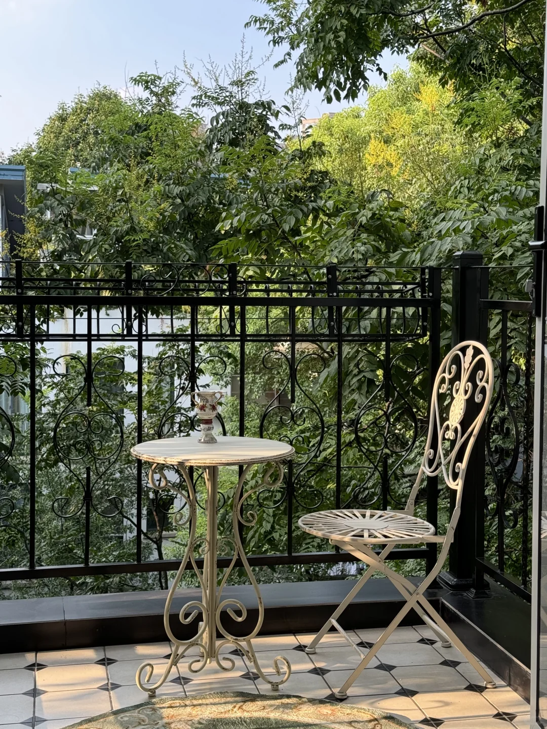 这就是我保留一个阳台不封窗的意义