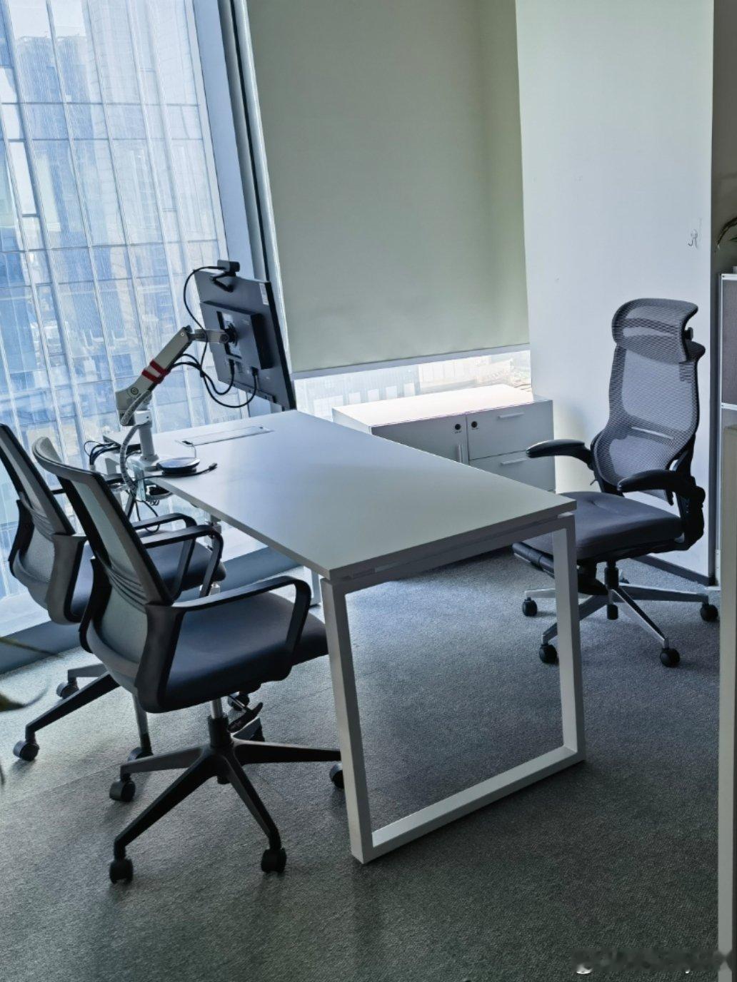 又搬了又搬了，没想到同一年内要因为这种原因搬了两次工位……虽然大家玩笑说，新位置