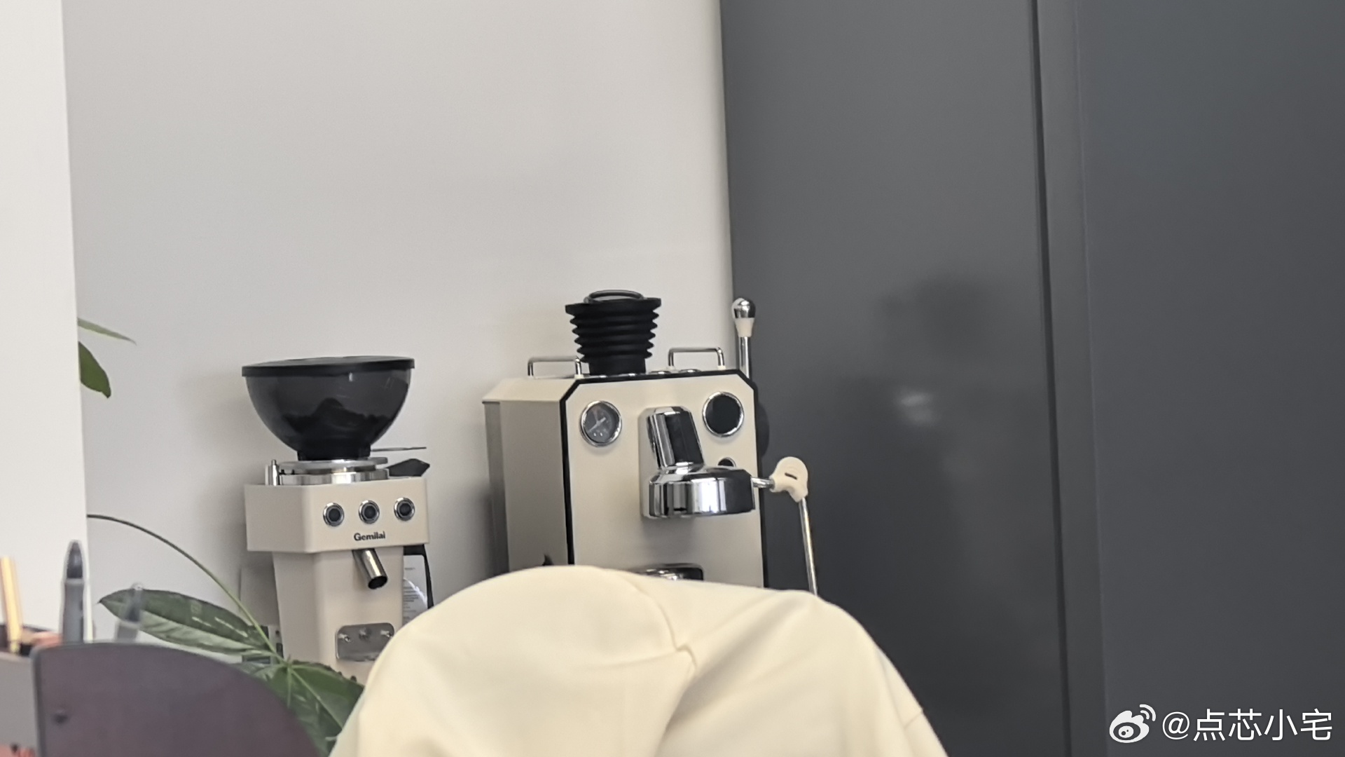 上班隐形成本真的很高  这就体会到家里公司很近的好处了。上下班通勤不花钱，饭都是