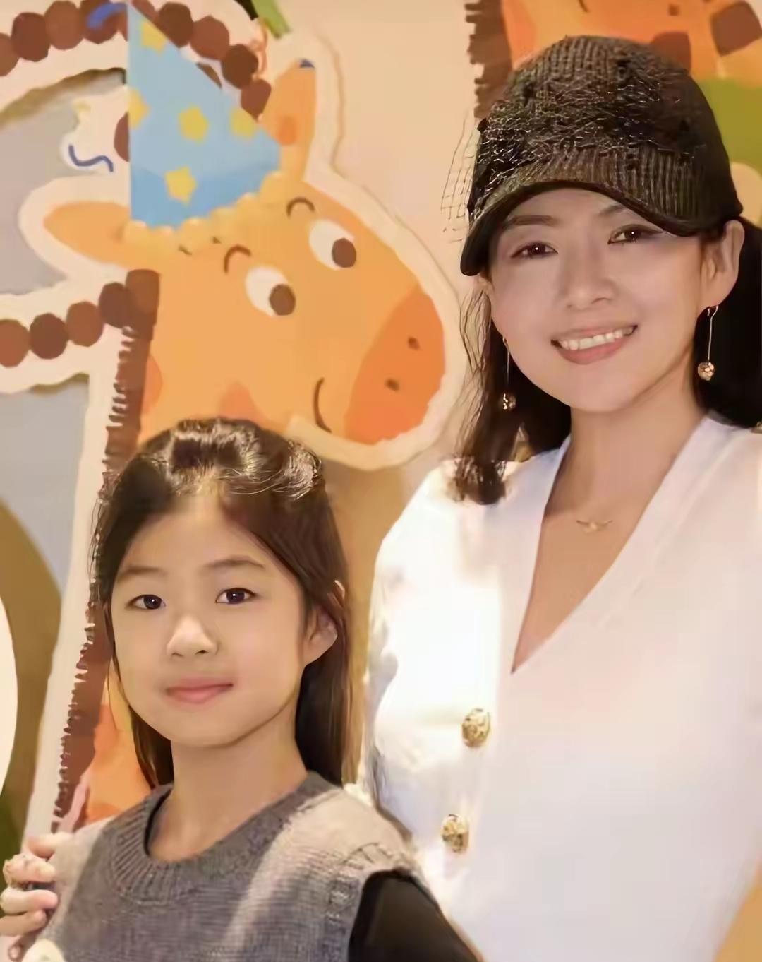 章子怡说女儿遗传了她的表演天赋，但是不会刻意让女儿做童星，进不进娱乐圈还得看她成