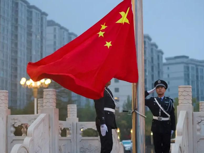 中国终于把这份重要历史文件摆在台前。

《波茨坦公告》第八条写明：开罗宣言之条件