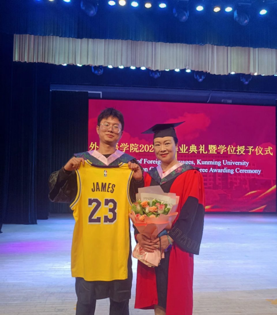 詹姆斯球迷都这么优秀！[赞][赞][赞][赞] ​​​