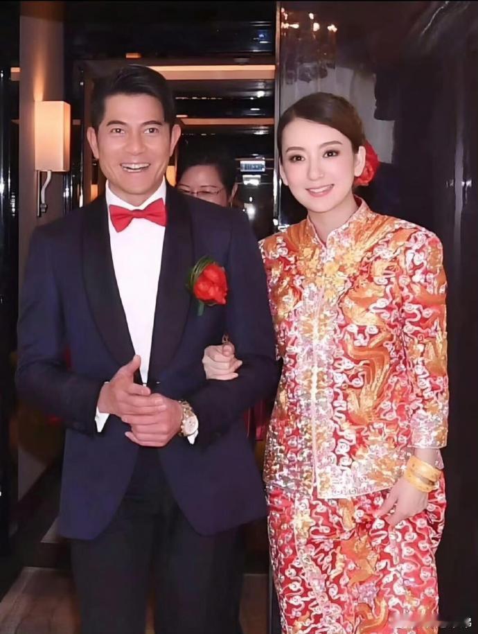 郭富城回应追四胎 谈及此事时眉眼间满是藏不住的笑意，看得出来对家庭的珍视溢于言表