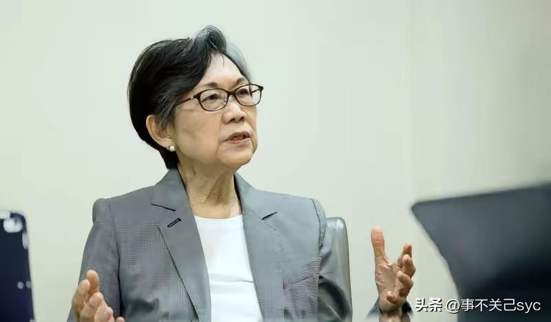 联合早报今天报道：“新加坡巡回大使陈庆珠指出，中国和美国构成的‘两国集团‘（G2
