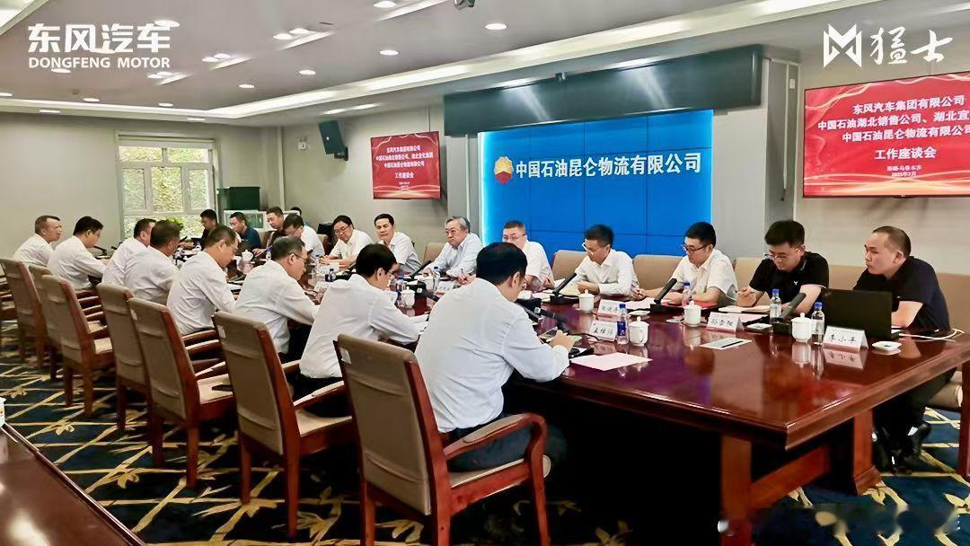 强强对话！向“能源铁军”展示“越野铁甲”！猛士科技 走进中石油核心单位，央企携手