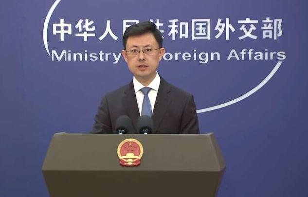 联合早报4月19日报道：中国官媒本周披露解放军曾与驶入台湾海峡的外国大吨位军舰缠