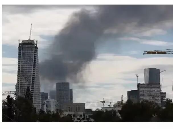 今日巴林的美军第五舰队服务中心被多枚导弹击中，沙特媒体说，袭击发生在特朗普刚在社