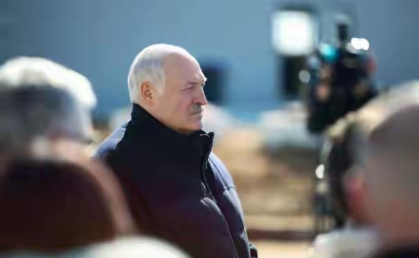 卢卡申科亮出大杀器，硬气警告北约和乌克兰，别来惹白俄罗斯！
 
3月13日，白俄