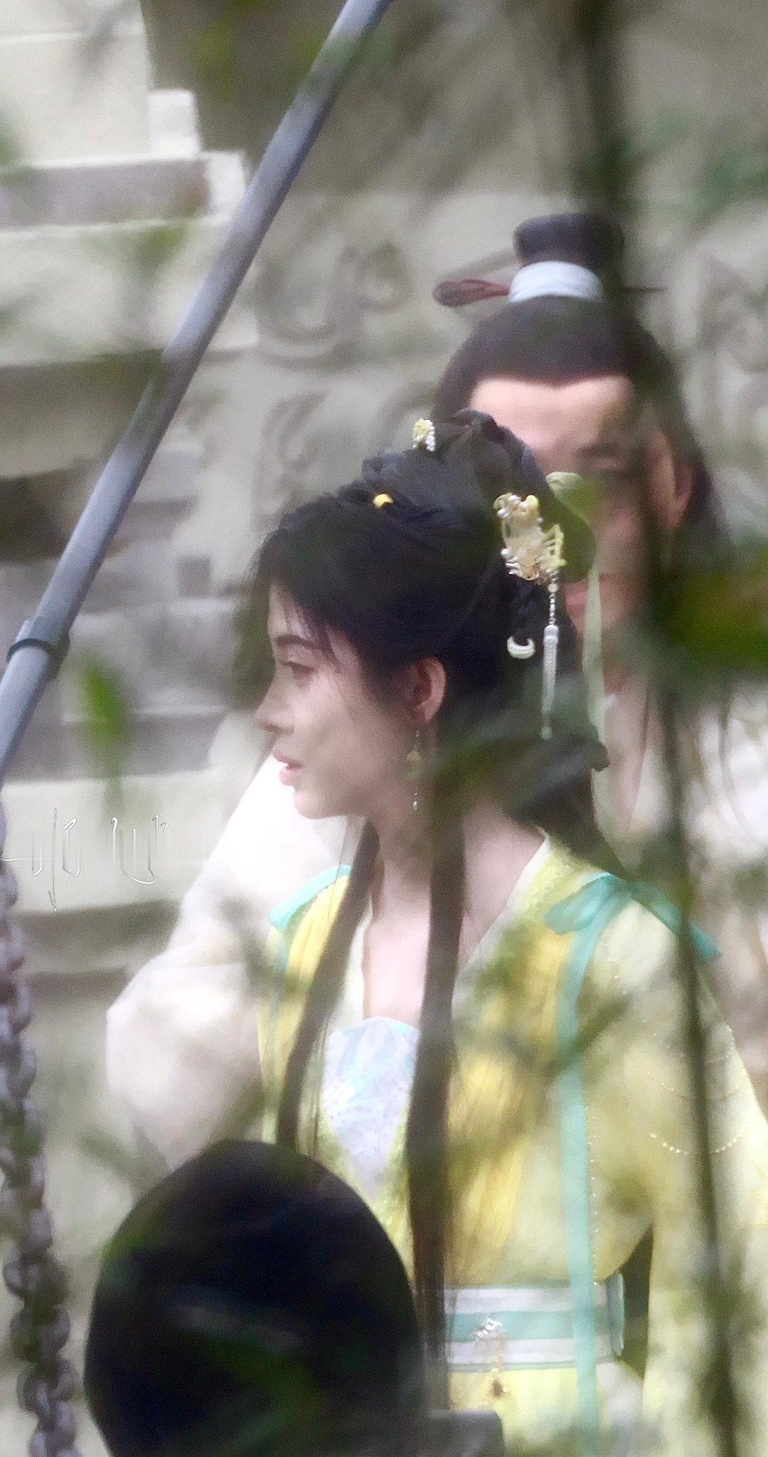 jjy鞠婧祎来战 jjy鞠婧祎阿黛 “玫瑰之所以是玫瑰，是风与光的眷顾，更是视线