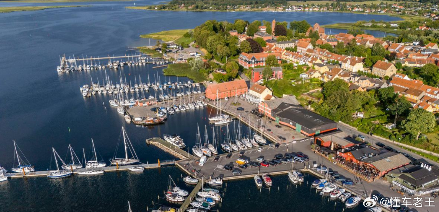 在丹麦西兰岛的一个安静小镇 Præstø，没有法拉利式的观光工厂，也没有兰博基尼