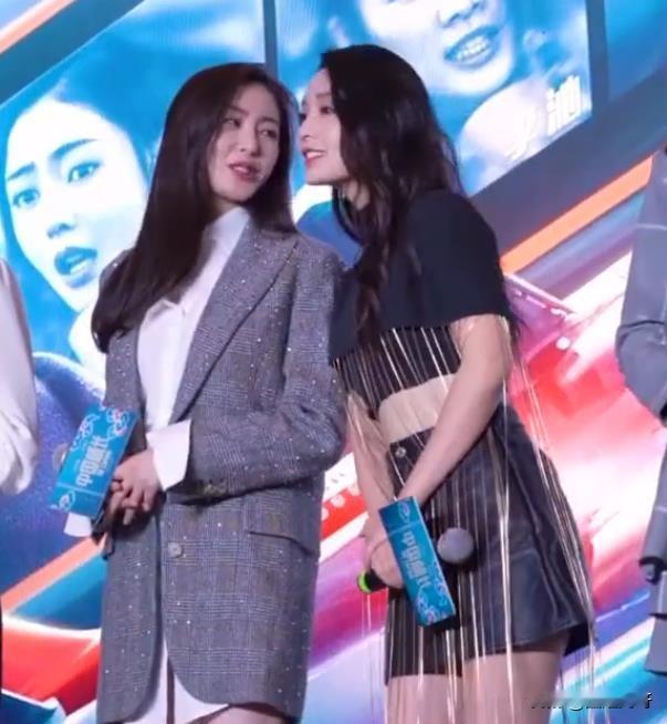 一个传过绯闻，一个被曝藕断丝连，李沁和张天爱这两个都和杨洋的名字有挂钩的女人，居