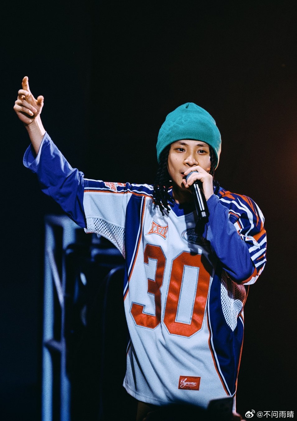 布瑞吉纯正hiphop味儿布瑞吉这味儿——确实正。他那种“江湖流”里的松弛和狠劲