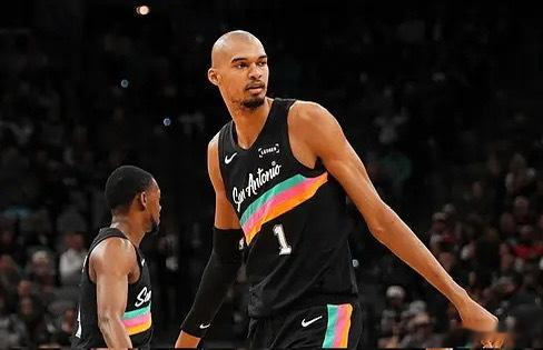 周一NBA 推荐：爵士 [客] VS 马刺 [主] 方向：大分• 爵士现状： 西