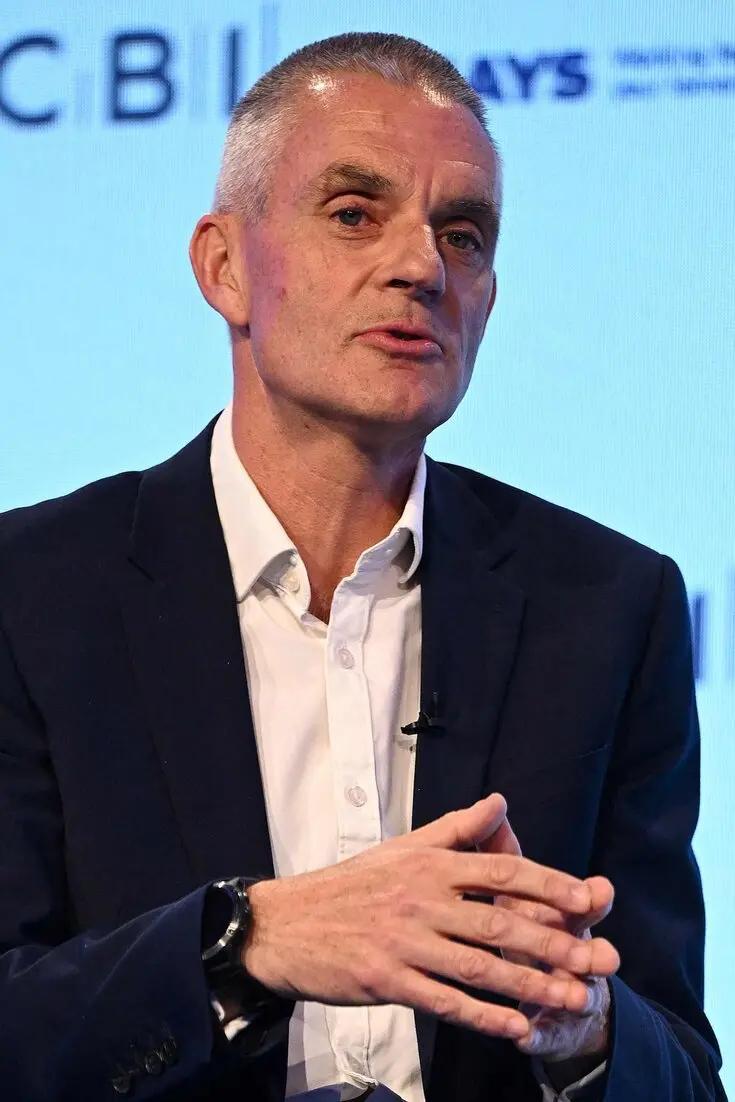 劲爆新闻：两名英国BBC电视台高层因特朗普纪录片剪辑问题辞职。

此前，有指控称