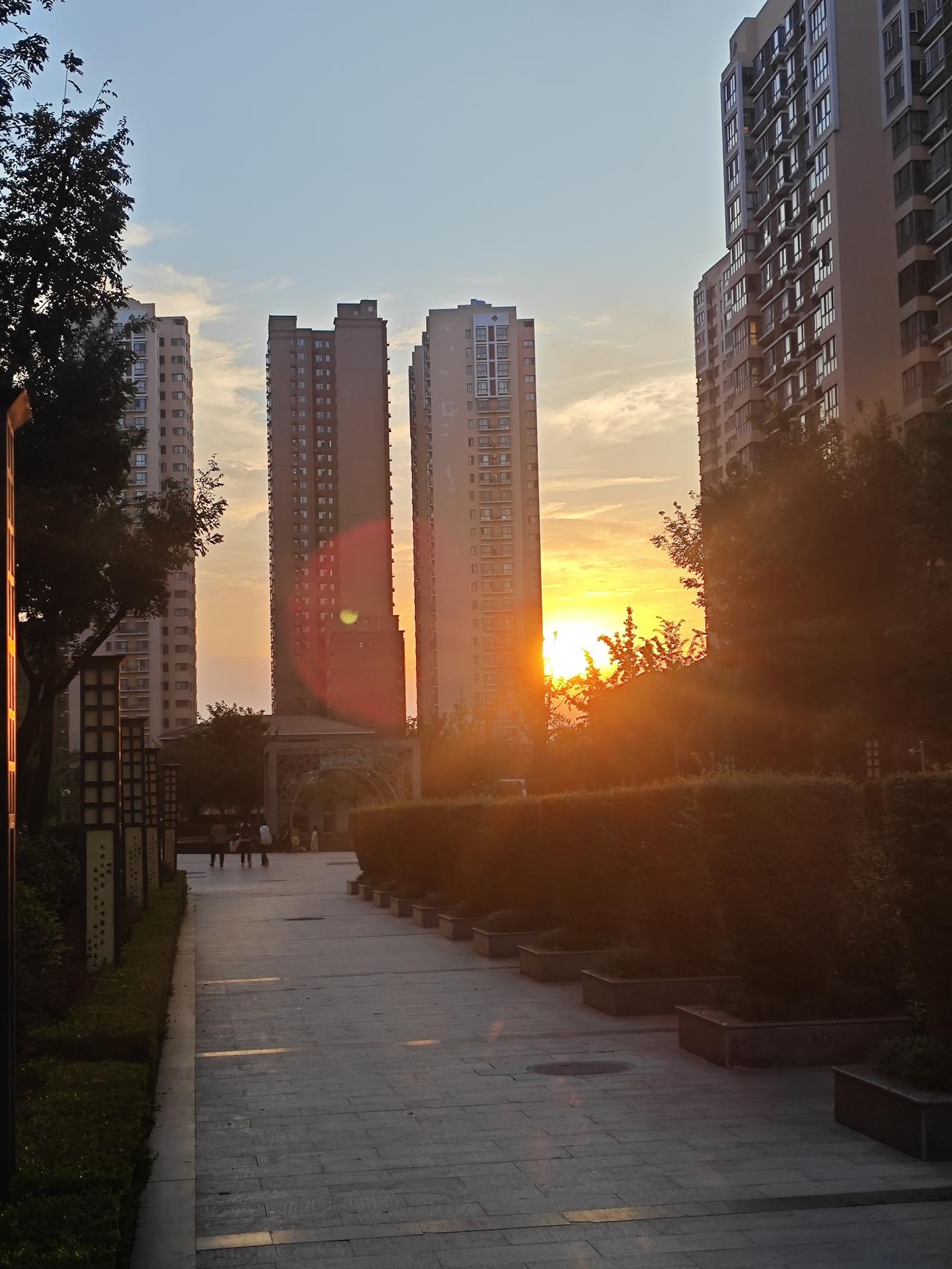 我的慢跑观

早上慢跑结束，感觉非常好！平均心率是115，最高132，平均配速9