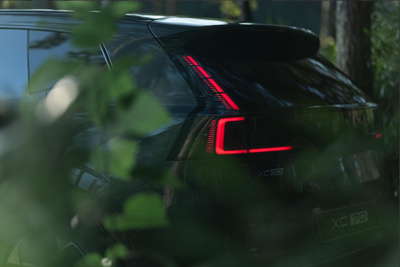 在电动化浪潮中，消费者常常面临两难选择：纯电车型的续航焦虑，或是传统混动车型的"