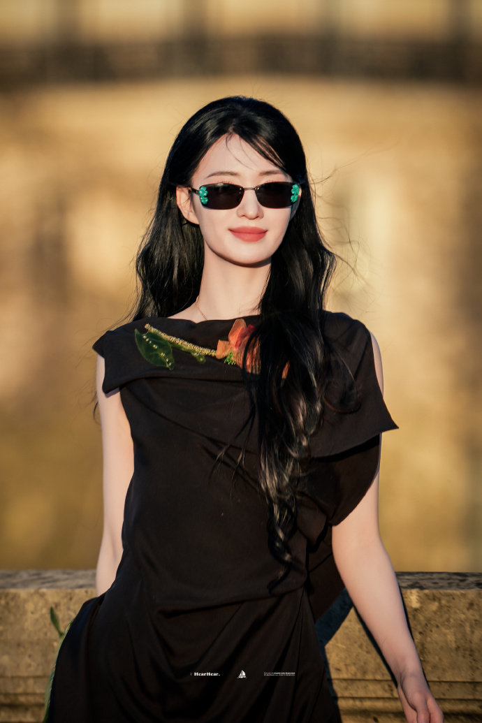 王楚然神图有了 王楚然看秀站姐出图 王楚然看秀站姐出图，王楚然神图有了，这个每套