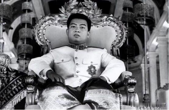 1941年金边王宫两难抉择！19岁新国王一见公主动心，心底早已装下平民舞者
 