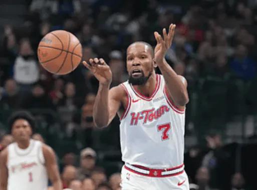 火箭太需要杜兰特了，尤其是，申京伤退，本场不会回归，更是如此。
杜兰特这种打法，