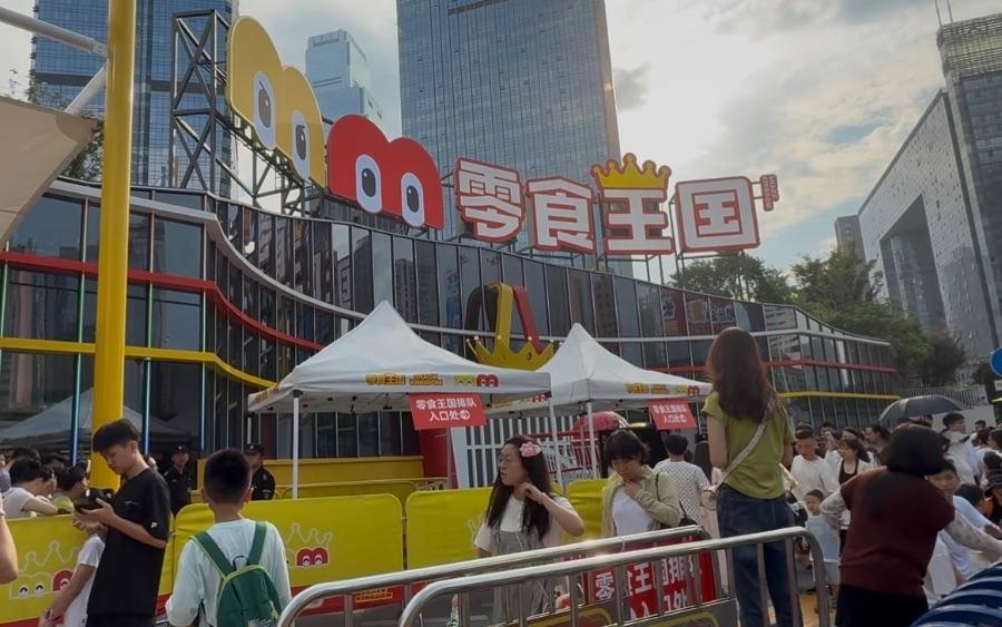 一个零食店，凭什么成了长沙的流量黑洞 
 
长沙从来不缺排队的地方。但这半年，队