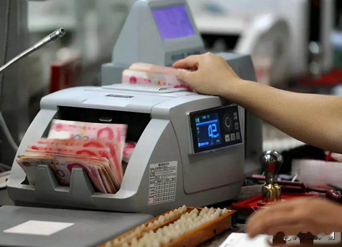 银行又惹祸了！内蒙古通辽，女子来到银行，准备给孙子汇款3500元。不成想银行工作