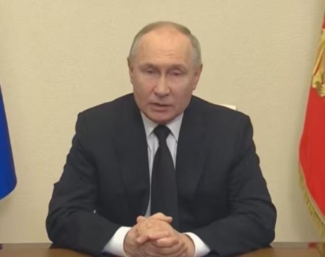 美国记者问普京，如果中国统一台湾，俄罗斯会不会插手？
想象一下，台湾海峡风起云涌