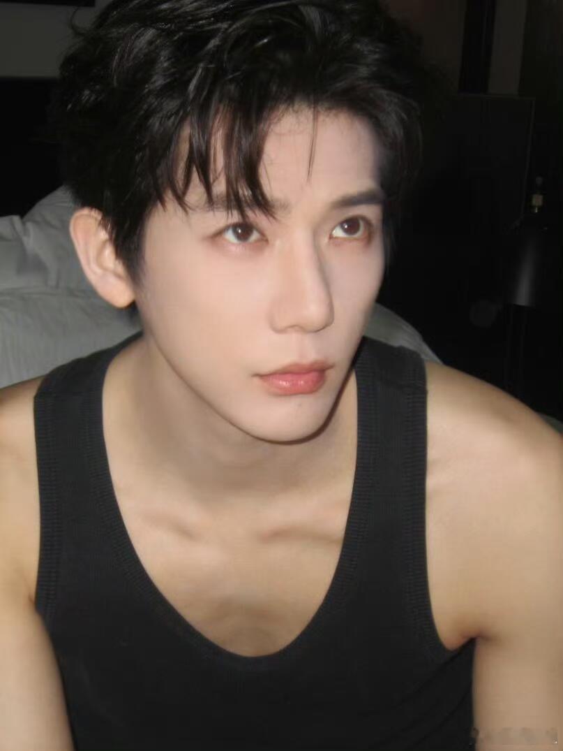 在看到肌肉之前一直想保护王安宇王安宇头肩比以前：看到脸，妈粉之心泛滥：“妈妈保护