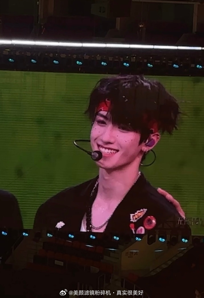 朱志鑫，张泽禹，左航，苏新皓TOP登陆少年组合演唱会饭拍大屏（稿主自摄） ​​​