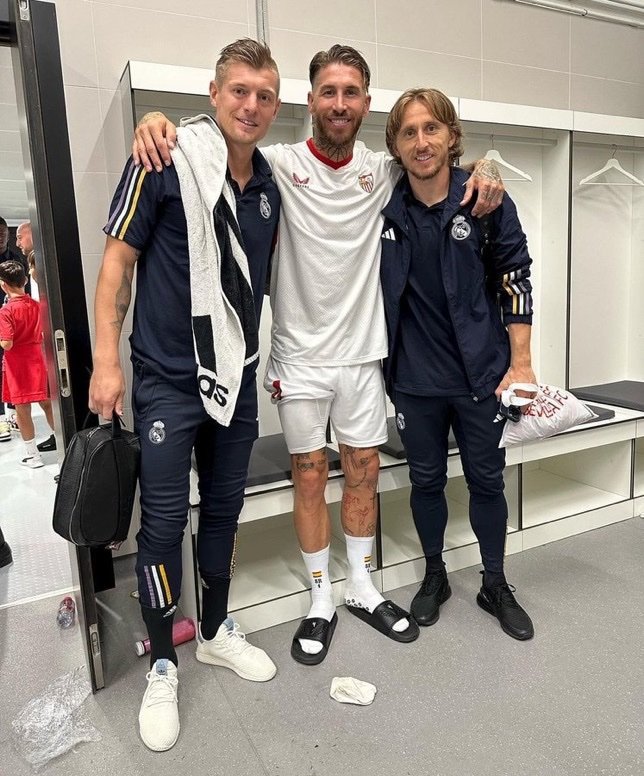 西甲电视台证实，拉莫斯昨晚出现在伯纳乌球场。拉莫斯halamadrid ​​​