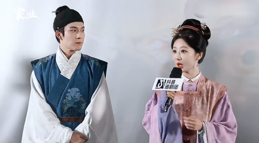 杨紫韩东君真的拍了落地签 ，杨紫和韩东君这波真的是“说到做到”，信守承诺太赞了！
