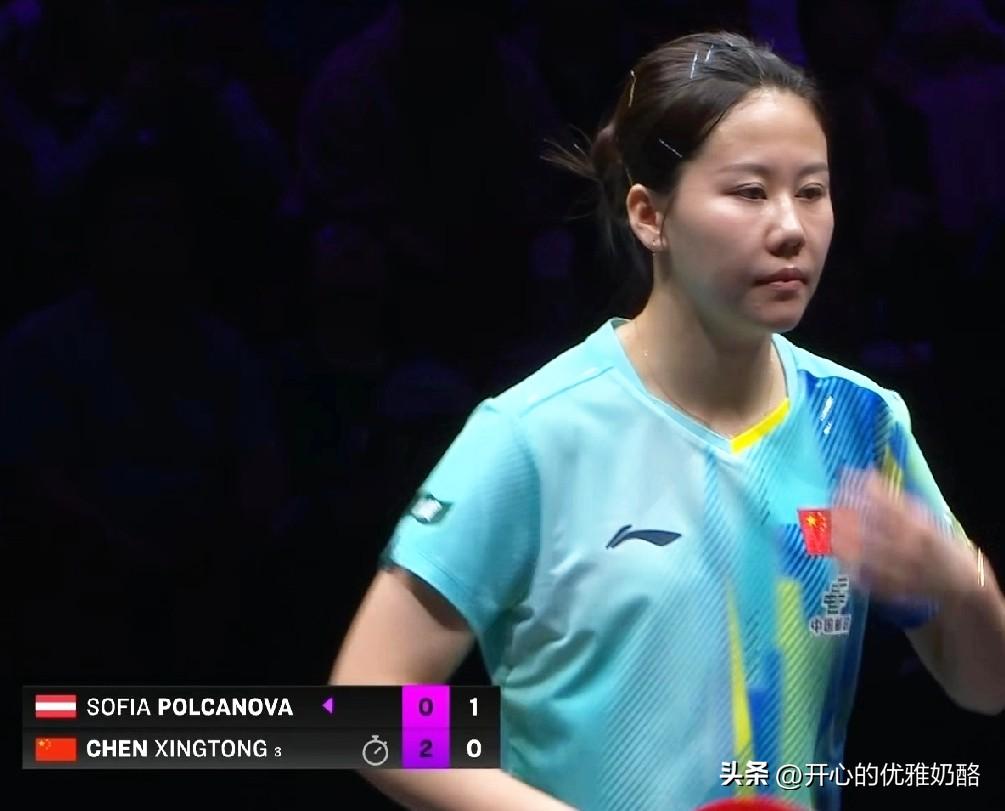 陈幸同直落三局晋级，同同一直都是稳稳哒。
同同开局11-5很轻松拿下，第二局0-