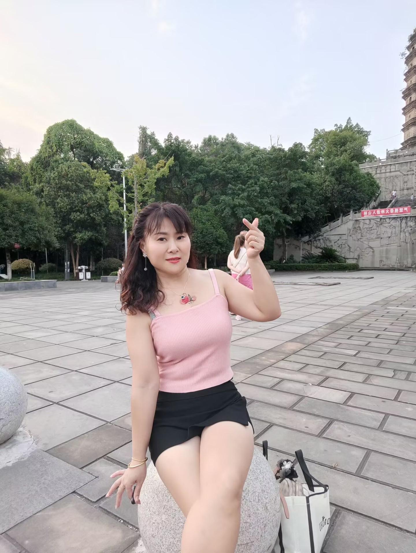 劝你不喝酒的人，一定是爱你的人，陪你喝酒的人，一定是很懂你的人，如果是...