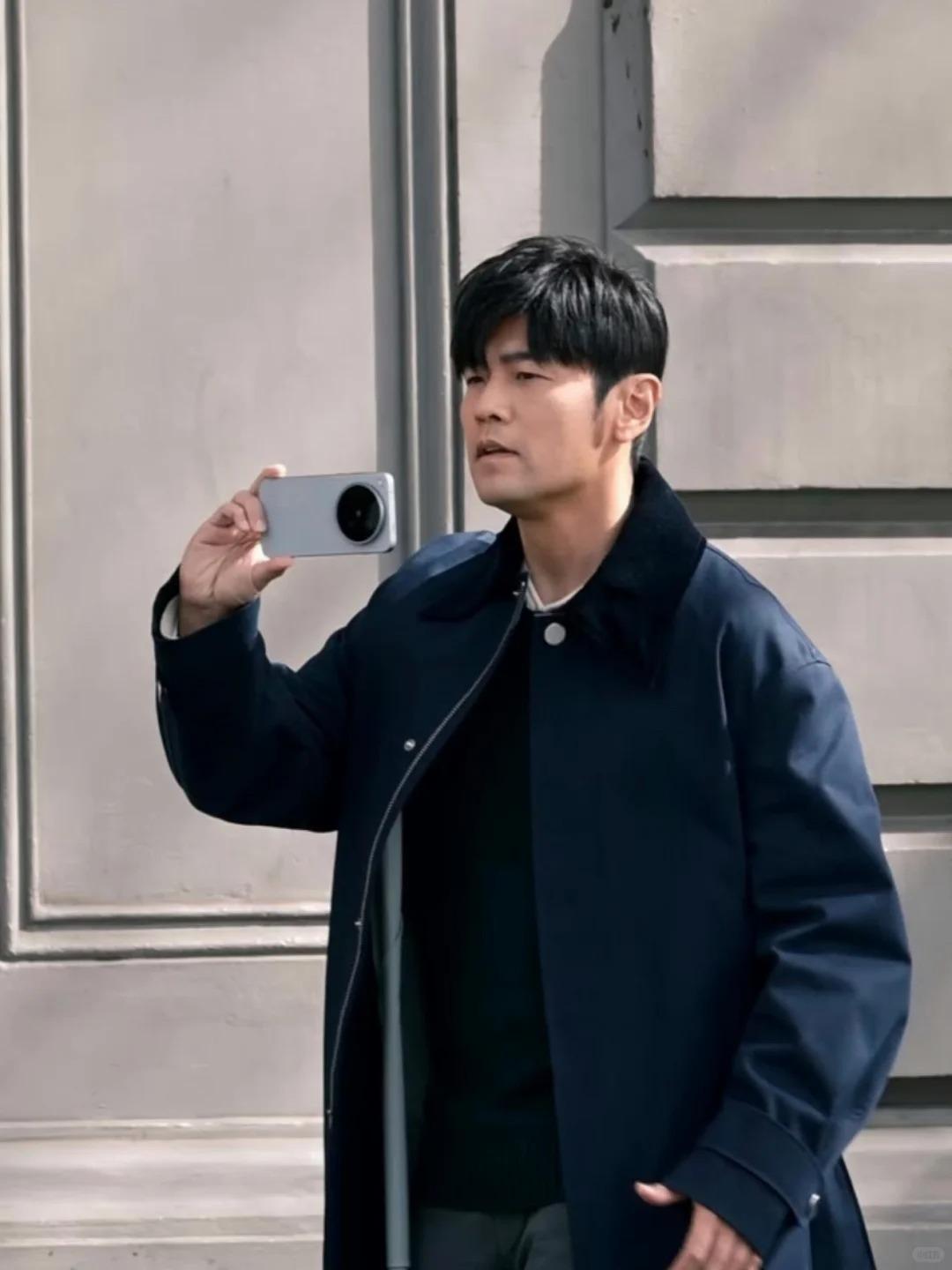 网友在墨尔本偶遇周杰伦拍摄 vivo X500 系列广告，看来周董成为 vivo