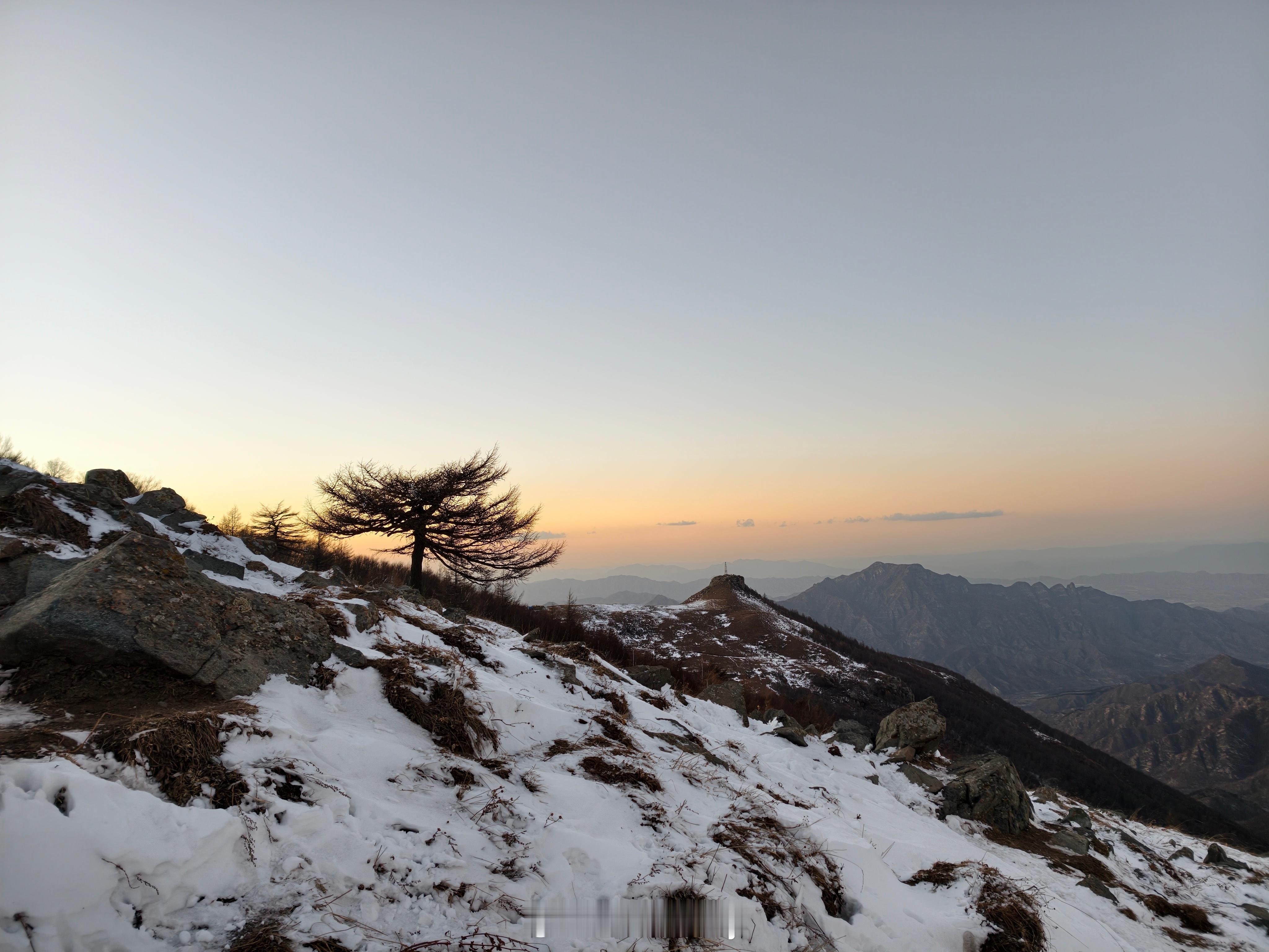 上山容易下山难，欣赏夕阳，还能看星空。 ​​​