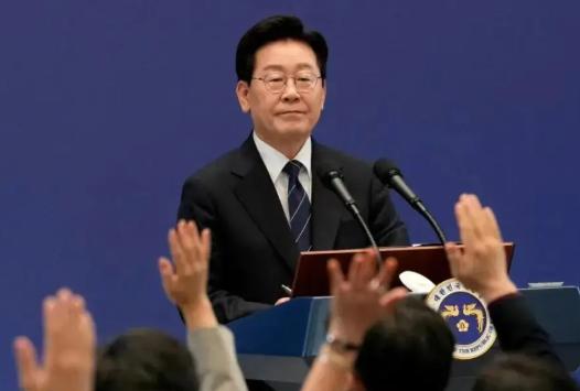 韩国这次真急了，对着万里之外的乌克兰撂下了重话。
谁也没想到，韩乌这两个原本八竿