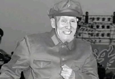 1954年，王震看到“向多本”名字后的职务栏里仍写着“班长”时，忍不住拍桌子：“