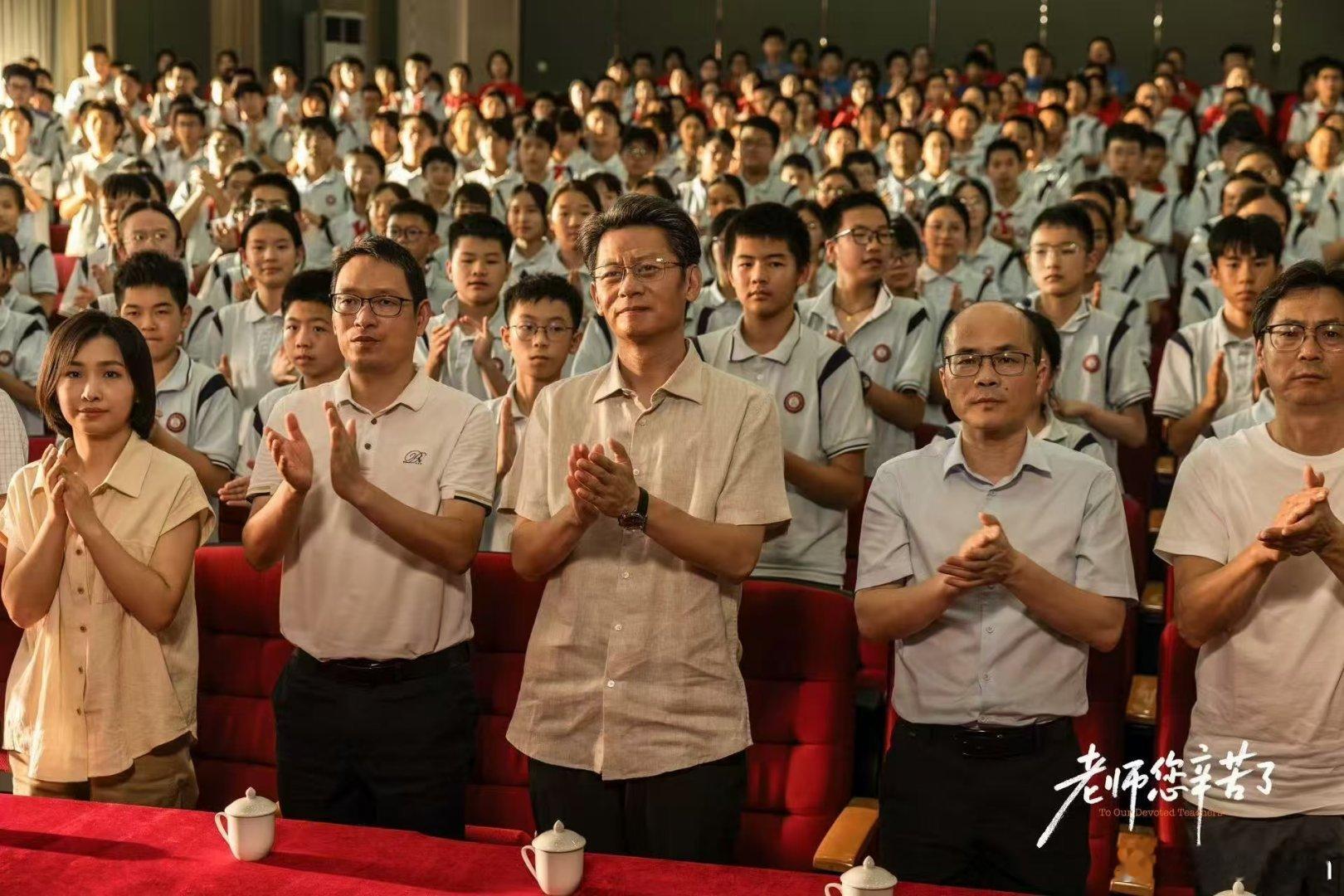 黄晓明祝贺乡村电影题材555~帮忙打call推广，用自身热度支持有温度的好故事[