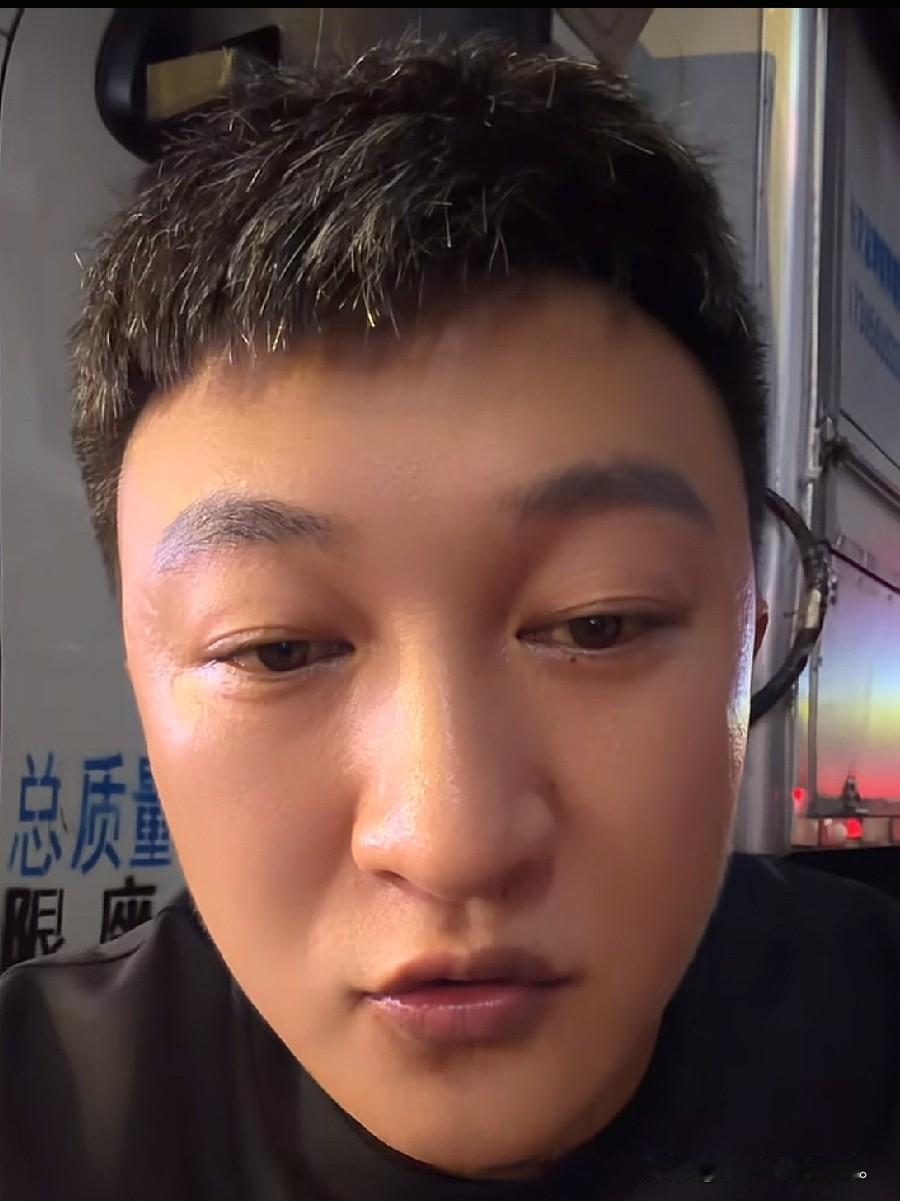 小故事！
     自从 二子这次直播带货以后，二子虽然 这次直播带货亏了本，我
