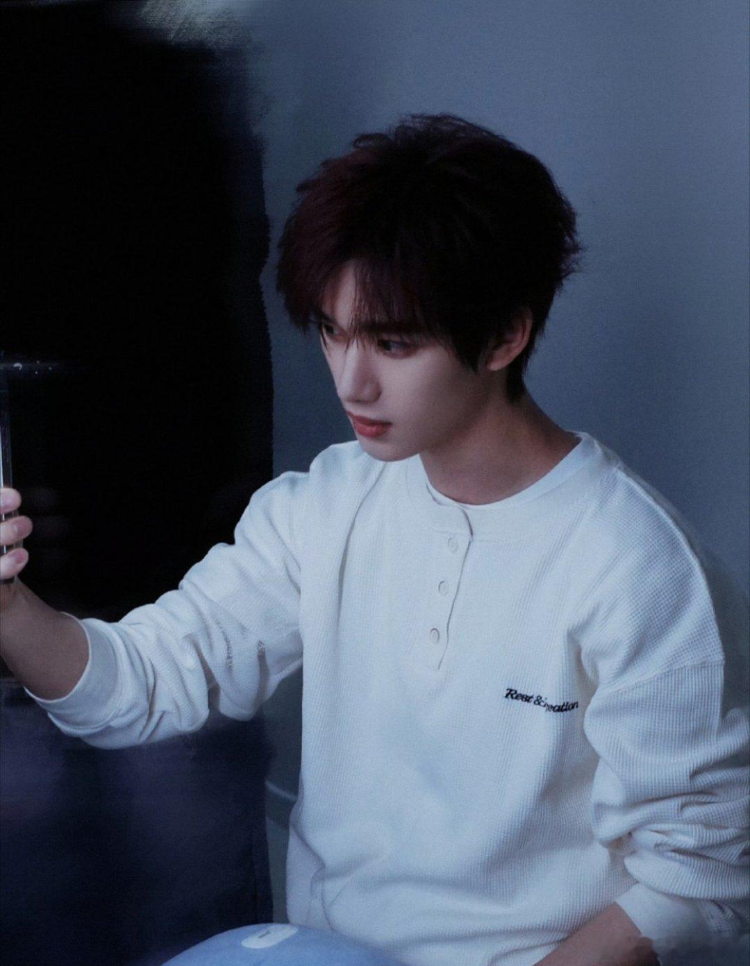 丁程鑫24岁生日快乐！贺峻霖的祝福文案太暖了，双向守护！丁程鑫24岁本命年生日贺