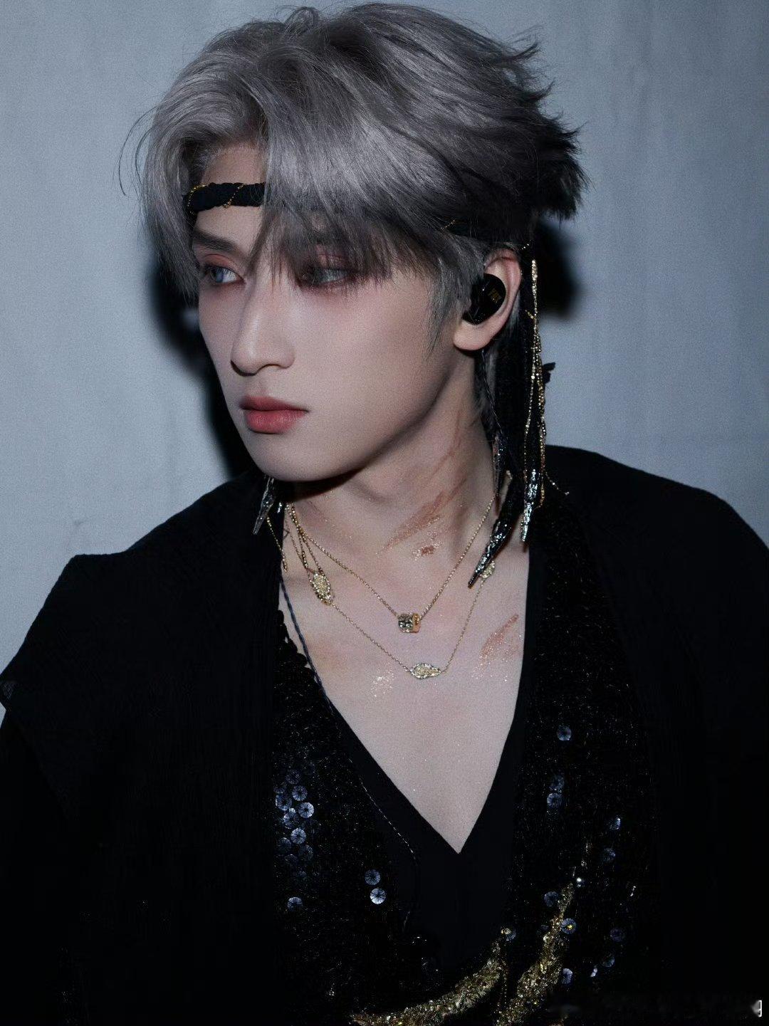 严浩翔六周年演唱会晒照！！下一程继续同行！ 