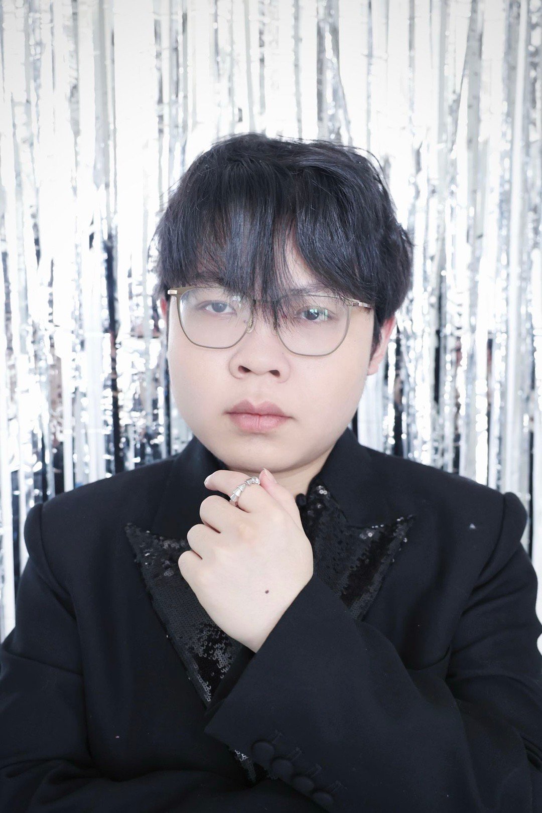 KSG巅峰之夜有两套造型 小砍们今天的第二套造型来咯，大家更喜欢之前那套还是这套