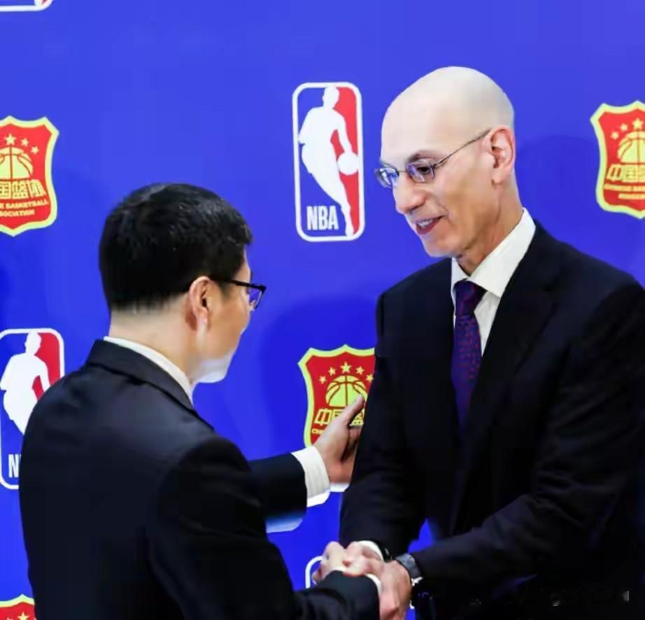 今天看到中国联协主席郭振明与NBA总裁肖华在澳门亲切握手的图片，并且公布了双方合