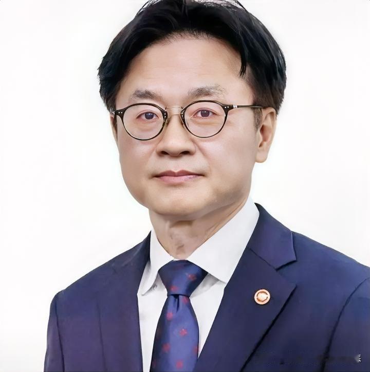 就在刚刚，

韩国部长喊话：我最担心中国了！

8月6日，韩国产业通商资源部长金